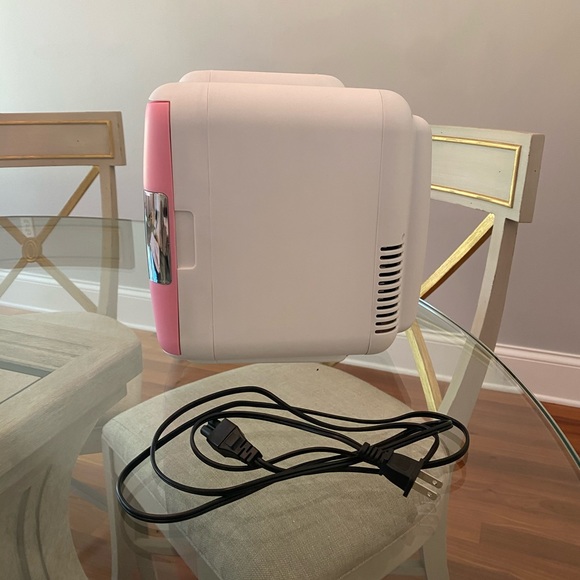 Cooluli Mini Beauty Refrigerator - Picture 6 of 7